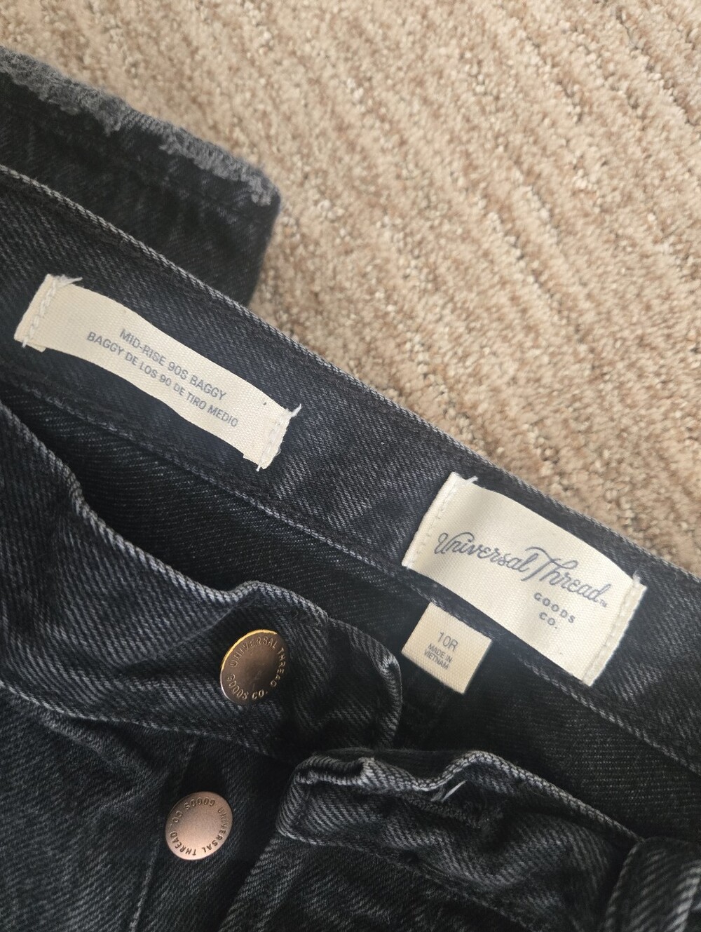 Universal Thread Mid Rise 90s Baggy Black Button-Fly Jeans - Picture 3 of 3